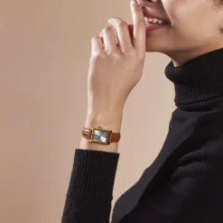 CASIO COLLECTION Montre Argente cadran dore fond argenté bracelet cuir marron