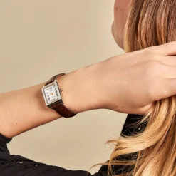 Sale CASIO COLLECTION Montre Blanc cadran argenté fond blanc bracelet cuir de vache marron