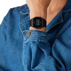 CASIO COLLECTION Montre Vintage Noir cadran noir bracelet résine noire