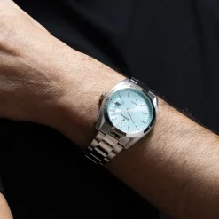 FESTINA Montre Classics Bleu Sky cadran argenté fond bleu sky bracelet acier argenté