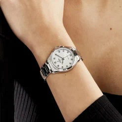 FESTINA Montre Solar Energy Nacre Blanche cadran argenté fond nacre blanche bracelet acier argenté