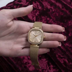 New GUESS Montre Tapestry Doré cadran doré fond doré bracelet acier doré