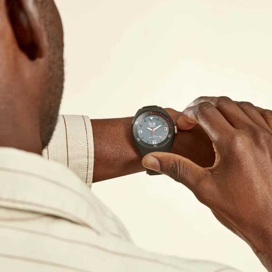 Sale ICE WATCH Montre Pierre Leclercq Bleu cadran bleu fond bleu bracelet silicone bleu