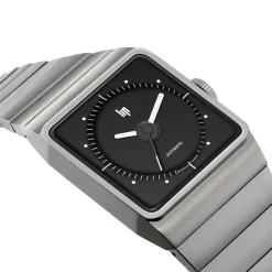 Outlet LIP Montre Big Titane Noir cadran gris fond noir bracelet titane gris