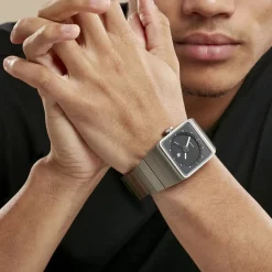 Outlet LIP Montre Big Titane Noir cadran gris fond noir bracelet titane gris