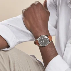 Outlet LIP Montre Himalaya Gris cadran argenté fond gris bracelet cuir marron