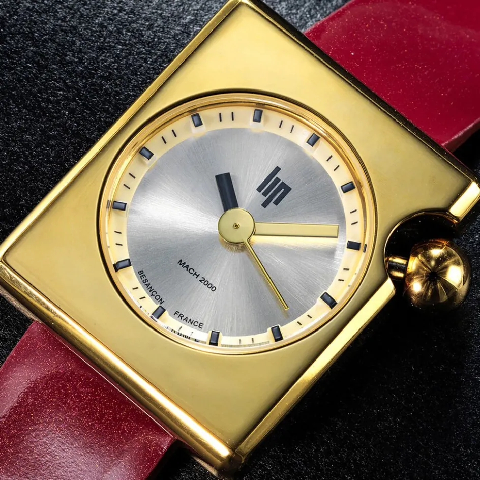 LIP Montre Mach 2000 Mini Square Doré cadran doré fond doré bracelet cuir de vache rouge