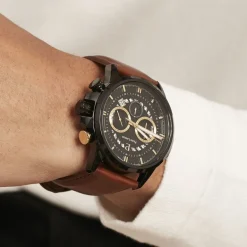 Outlet PIERRE LANNIER Montre Sentinelle Noir cadran noir fond noir bracelet cuir brun